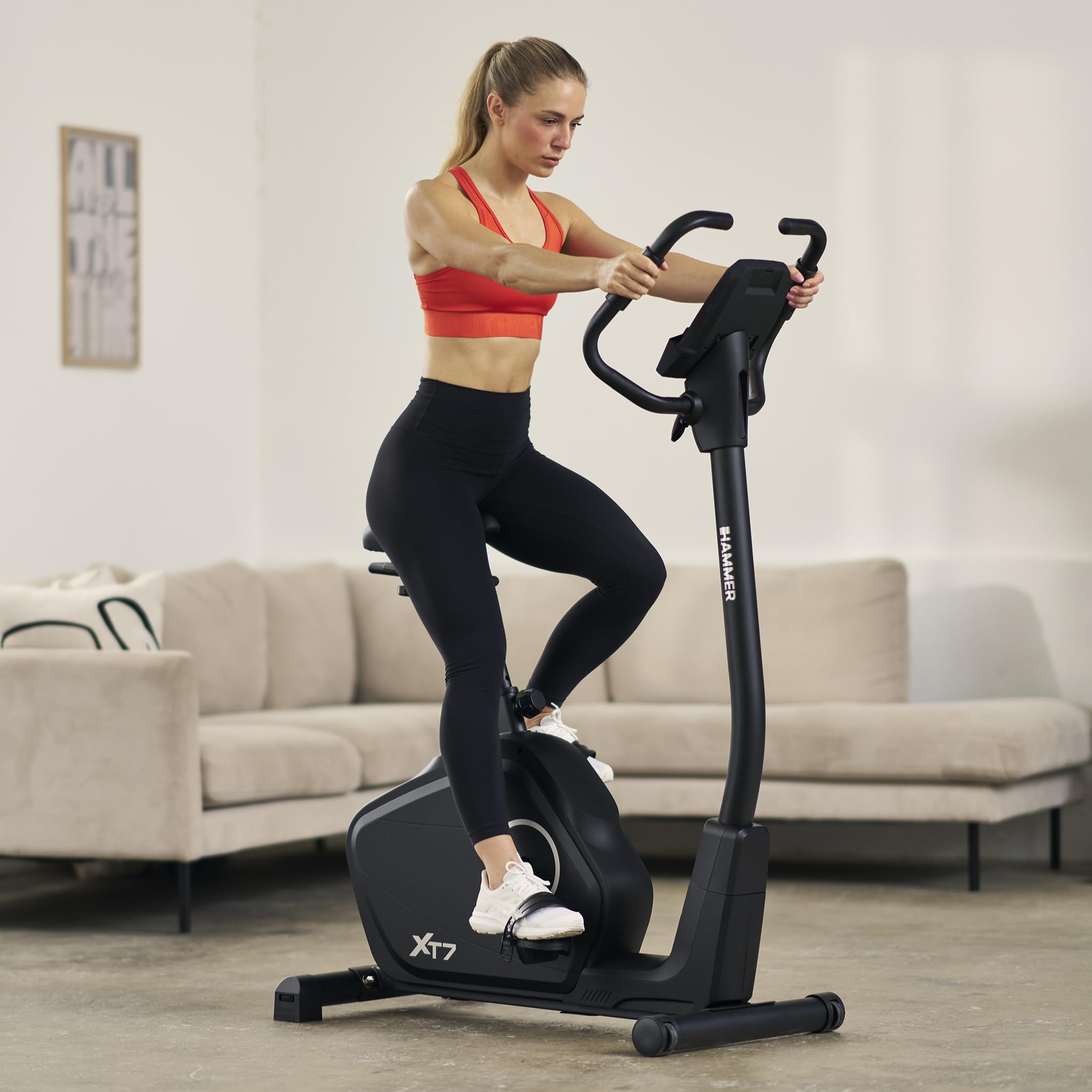 HAMMER Ergometer Cardio XT7 – leiser Heimtrainer für Zuhause mit tiefem Einstieg, App Kompatibel mit Kinomap, 8 kg Schwungmassensystem, 24 Programme, Hometrainer Fahrrad bis 130 kg
